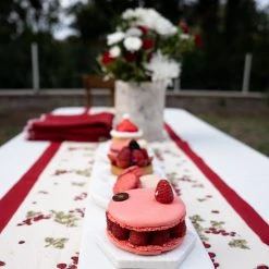 Gooseberry Runner -table supplies shop DSC02521